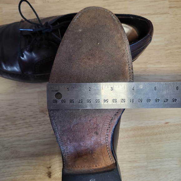 Allen Edmonds Men's Burgundy Leather Oxfords - Picture 13 of 13